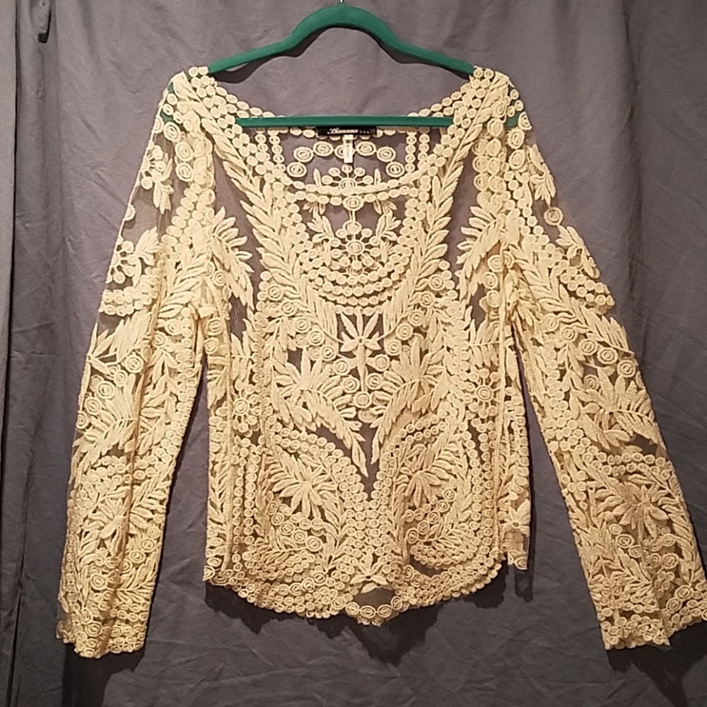 Beautiful long sleeve "lace" top